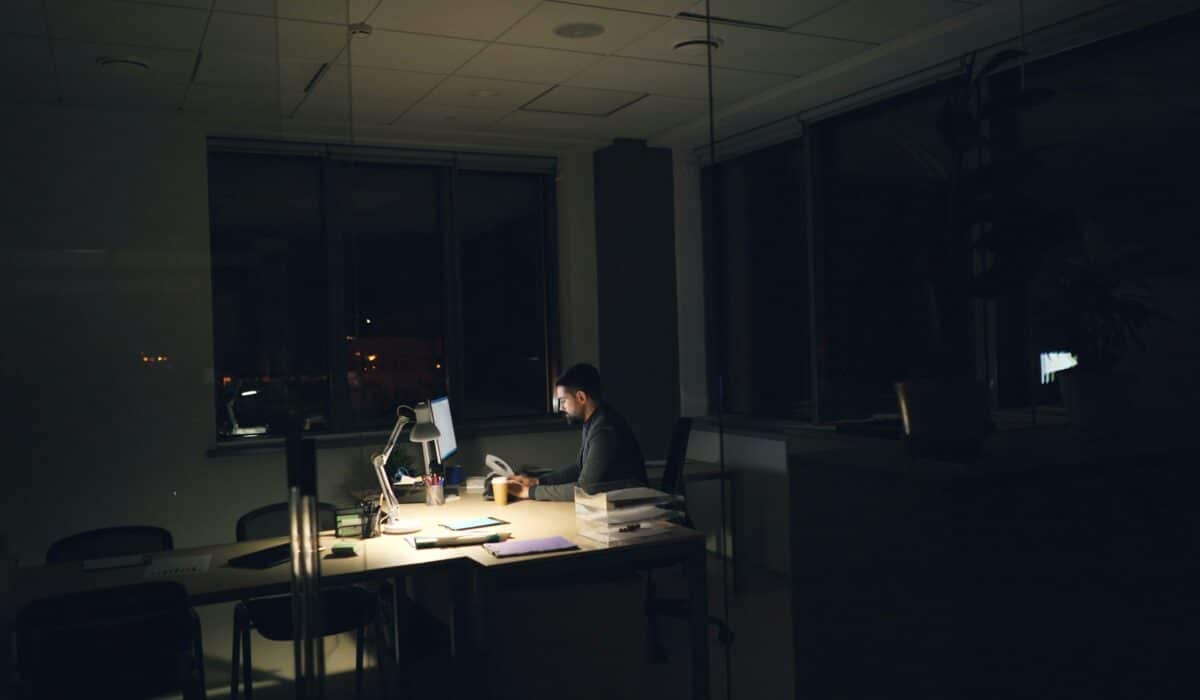 Krafttraining bei Schichtarbeit: Schlaf, Meal Timing und Energie im Griff